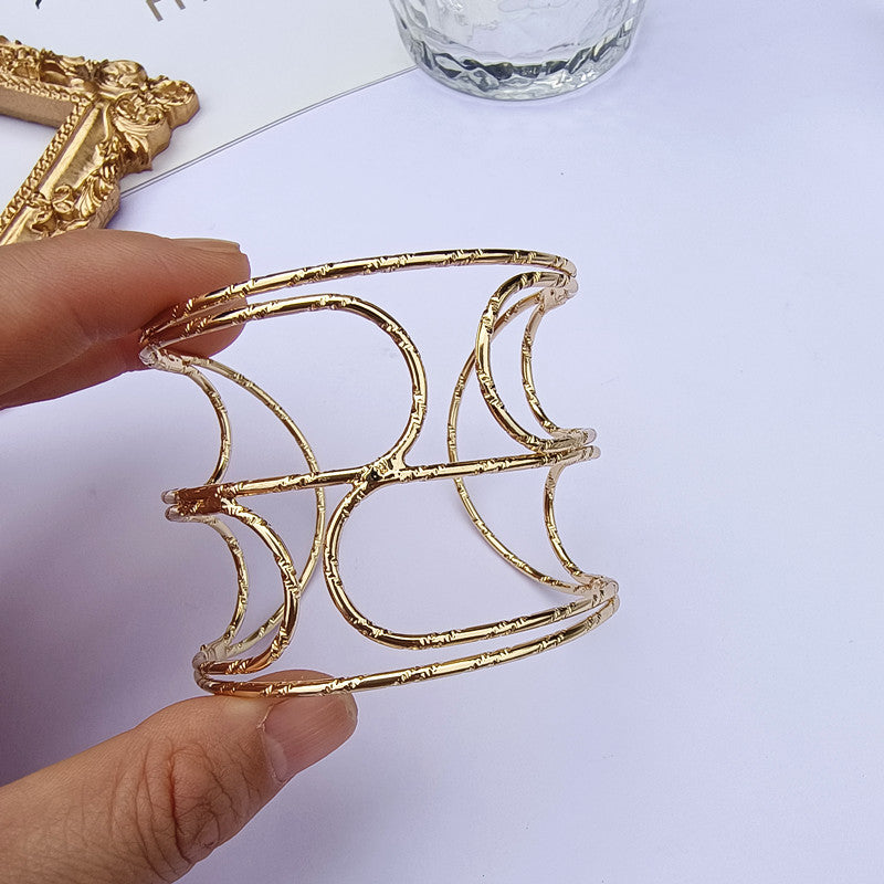 Geometric Gold Alloy Bangle With Electroplated Finish For Elegant Style