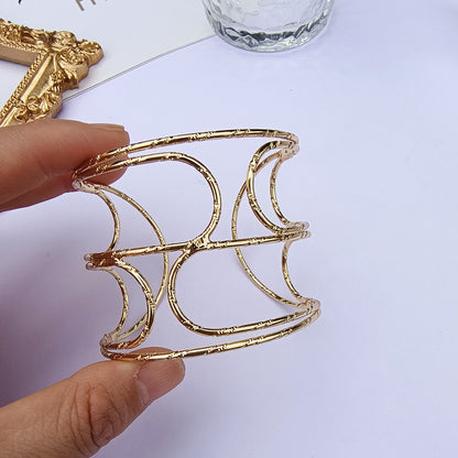 Geometric Gold Alloy Bangle With Electroplated Finish For Elegant Style