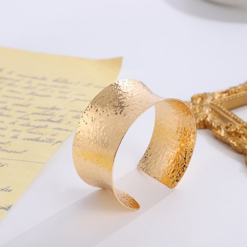 Retro Round Hammered Bangle In Gold, Electroplated With Real Gold Plated Copper Plastic
