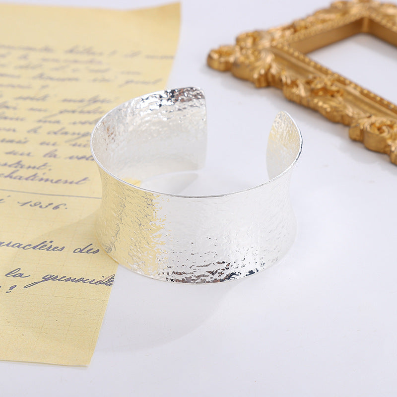 Retro Round Hammered Bangle In Gold, Electroplated With Real Gold Plated Copper Plastic