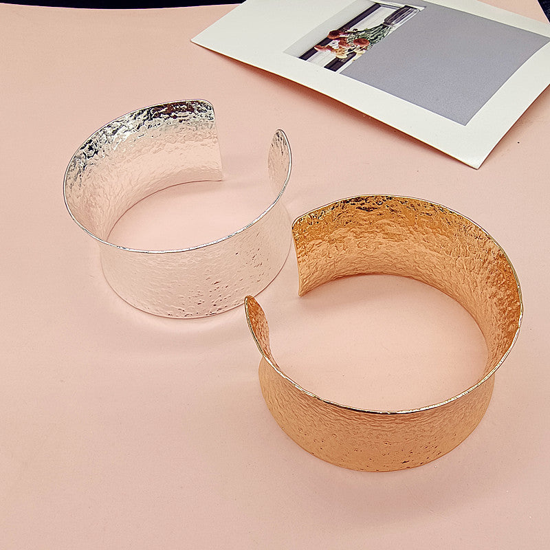 Retro Round Hammered Bangle In Gold, Electroplated With Real Gold Plated Copper Plastic