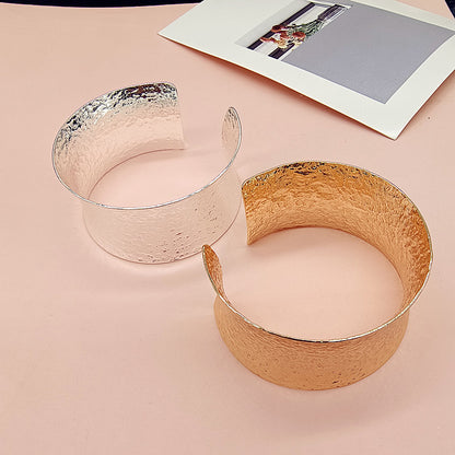 Retro Round Hammered Bangle In Gold, Electroplated With Real Gold Plated Copper Plastic