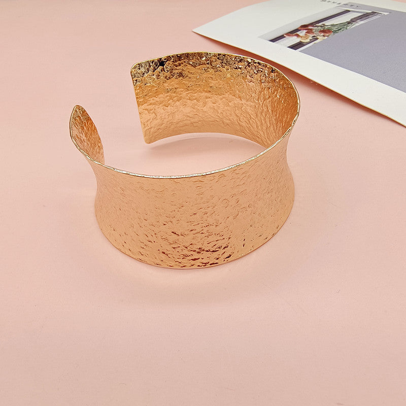 Retro Round Hammered Bangle In Gold, Electroplated With Real Gold Plated Copper Plastic