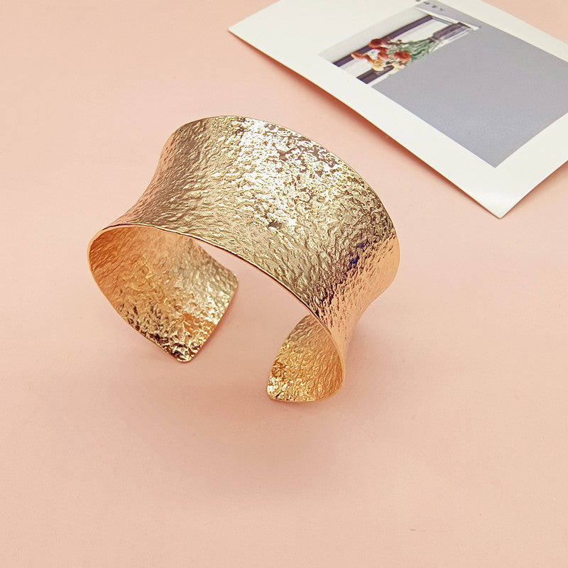 Retro Round Hammered Bangle In Gold, Electroplated With Real Gold Plated Copper Plastic