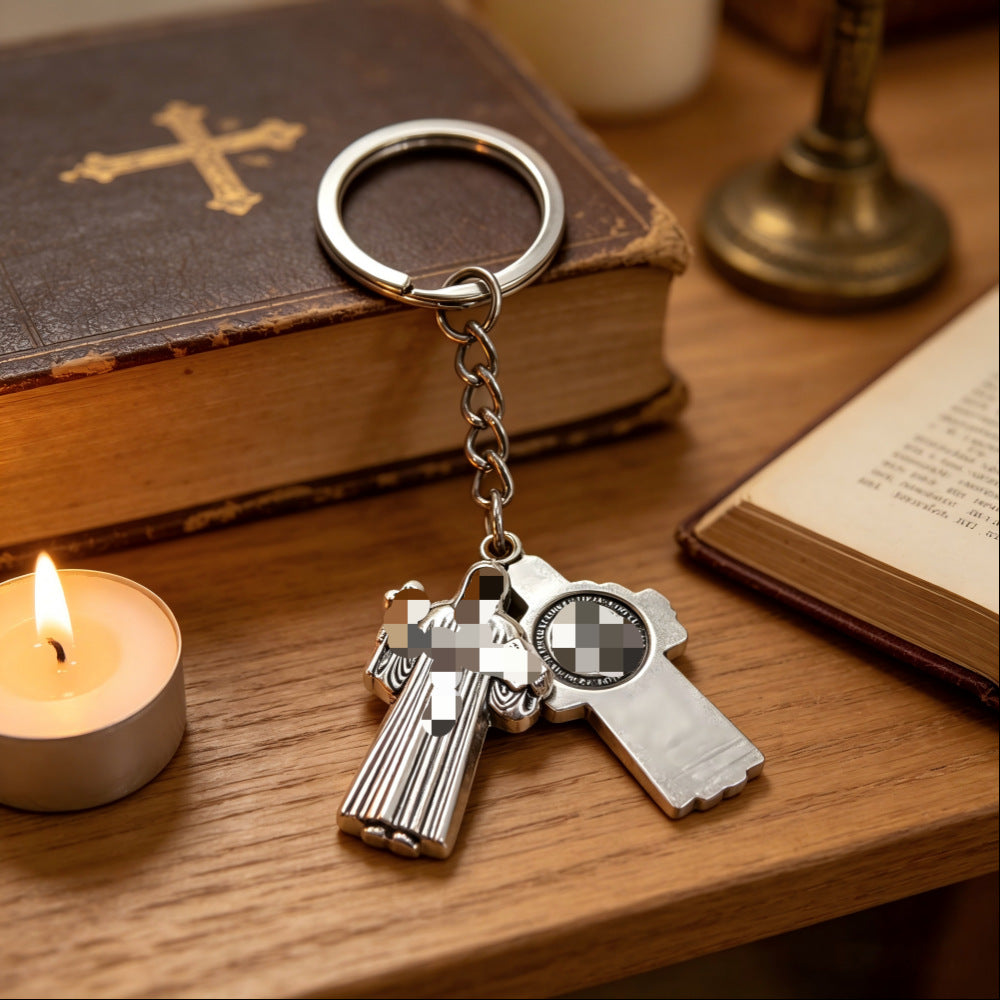 Polished Silver Portrait Key Chain In Zinc Material Featuring Retro Style Design