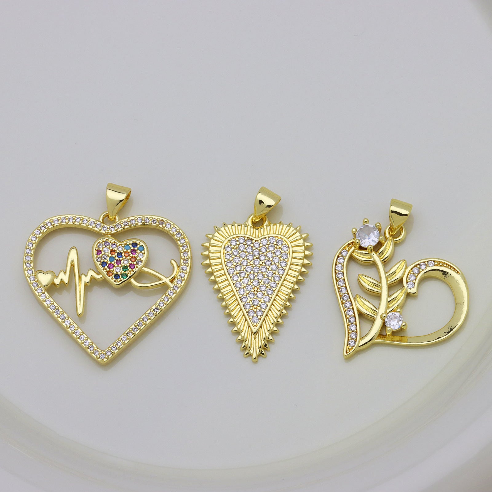 Heart Shape Copper Pendant With 18K Real Gold Plated Finish And Zircon Inlay, Featuring Waterproof Non Tarnish Craftsmanship In Gold