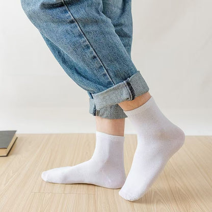 Unisex Casual Solid Color Socks In Dyed Black, Made With Comfortable Polyester Cotton For Spring Wear
