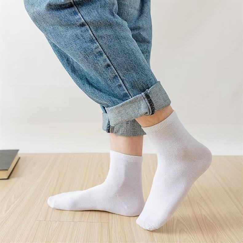 Unisex Casual Solid Color Socks In Dyed Black, Made With Comfortable Polyester Cotton For Spring Wear