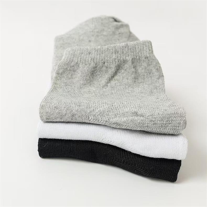 Unisex Casual Solid Color Socks In Dyed Black, Made With Comfortable Polyester Cotton For Spring Wear