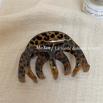 Vintage Style Shell Hair Claw For Women Made Of Durable PC Material In Coffer Color