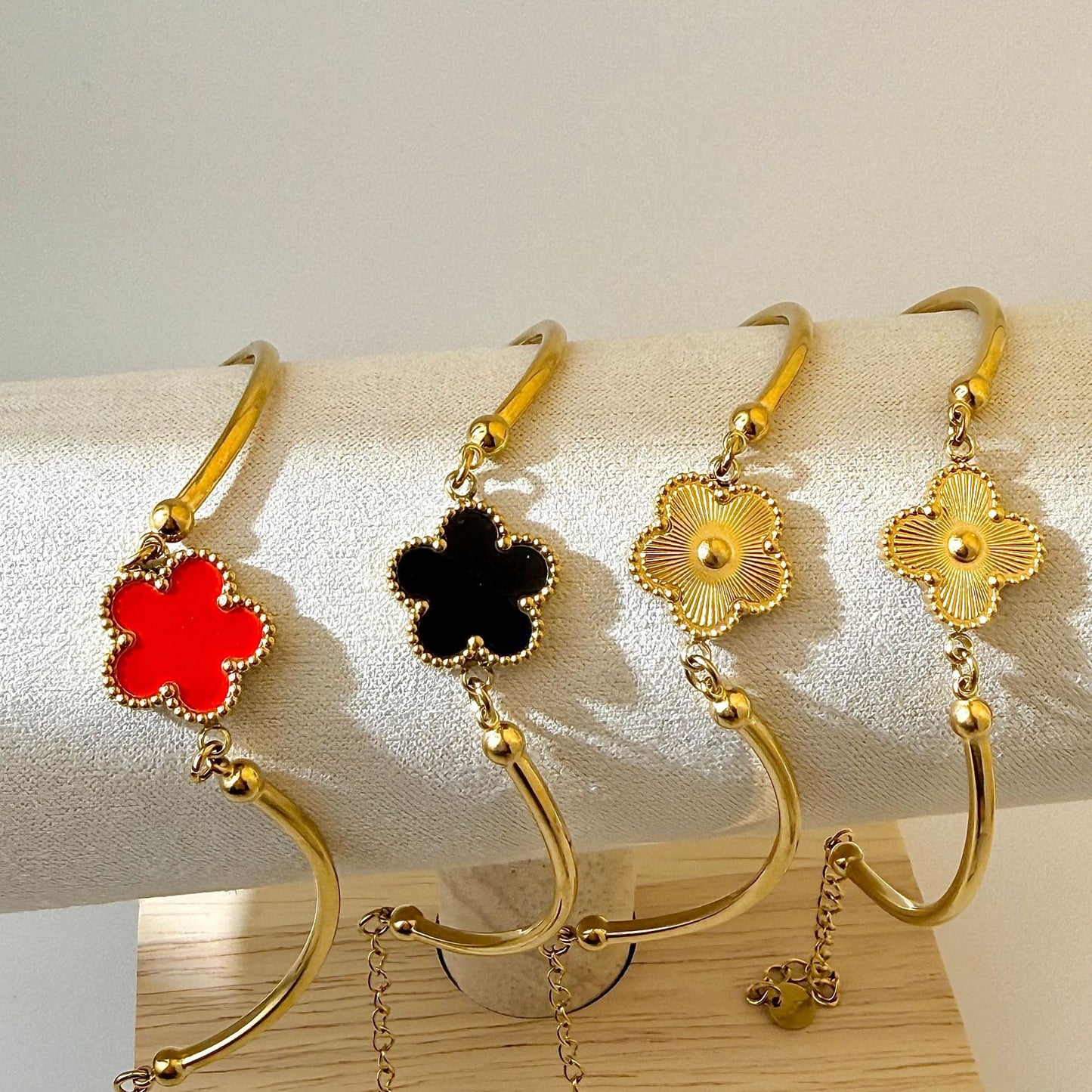 Simple Style Flowers Inlay Bracelets In 304 Stainless Steel With Zircon, Red Bangle