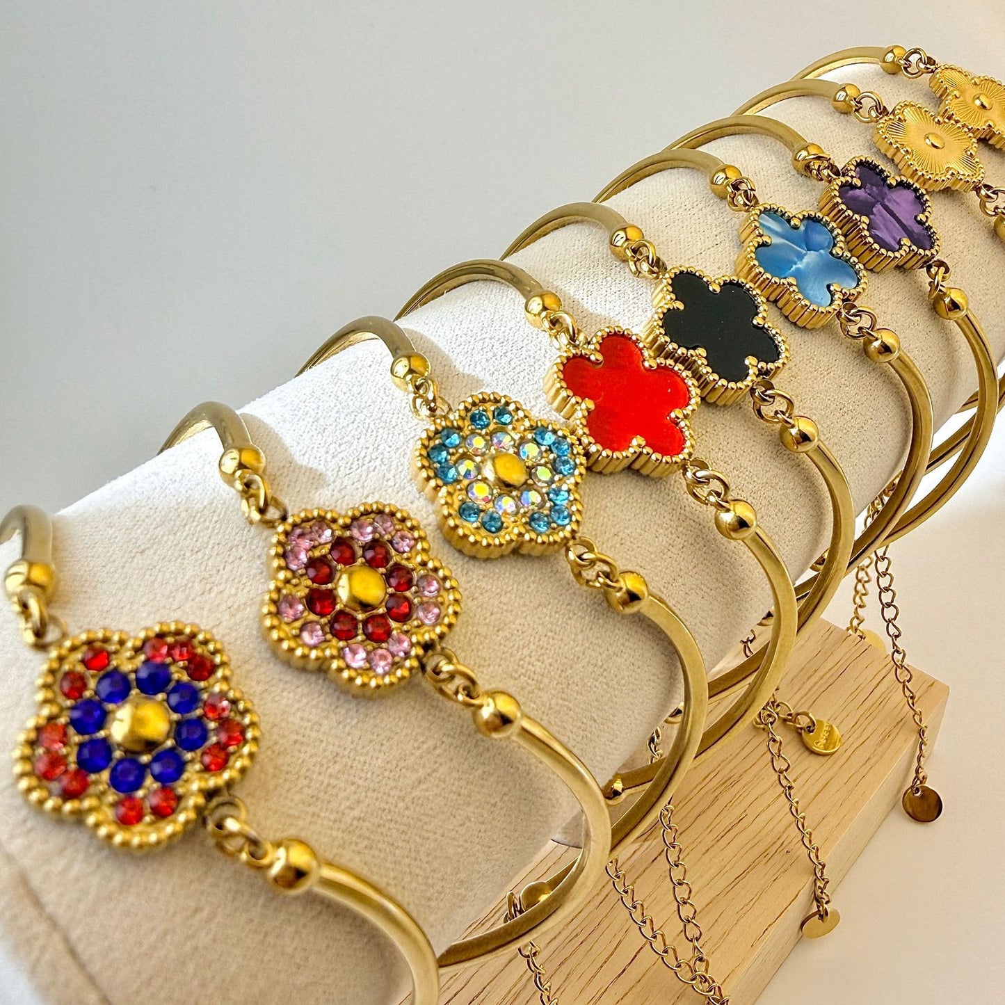 Simple Style Flowers Inlay Bracelets In 304 Stainless Steel With Zircon, Red Bangle