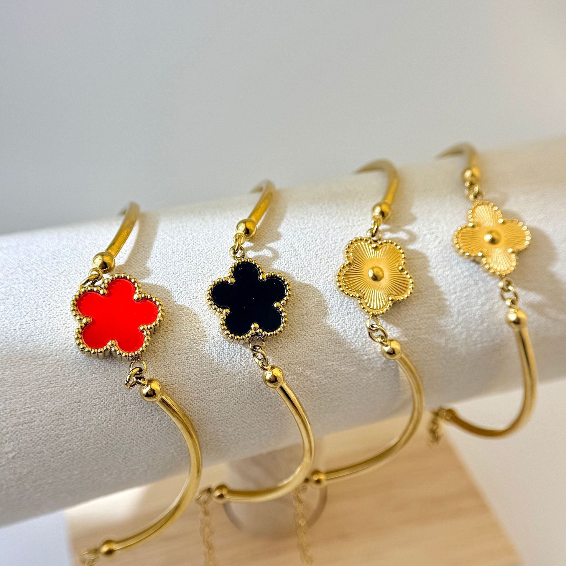 Simple Style Flowers Inlay Bracelets In 304 Stainless Steel With Zircon, Red Bangle