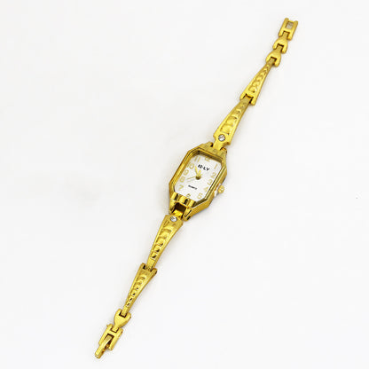 Women's Quartz Watch Jewelry Set With Round Dial, Alloy Strap, Jewelry Buckle, And Ordinary Glass Mirror