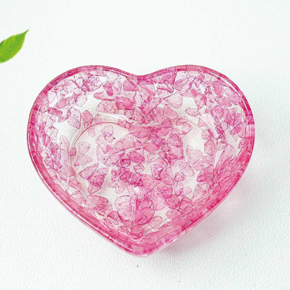 Modern Style Resin Heart Shape Ornaments For Christmas Home Decoration