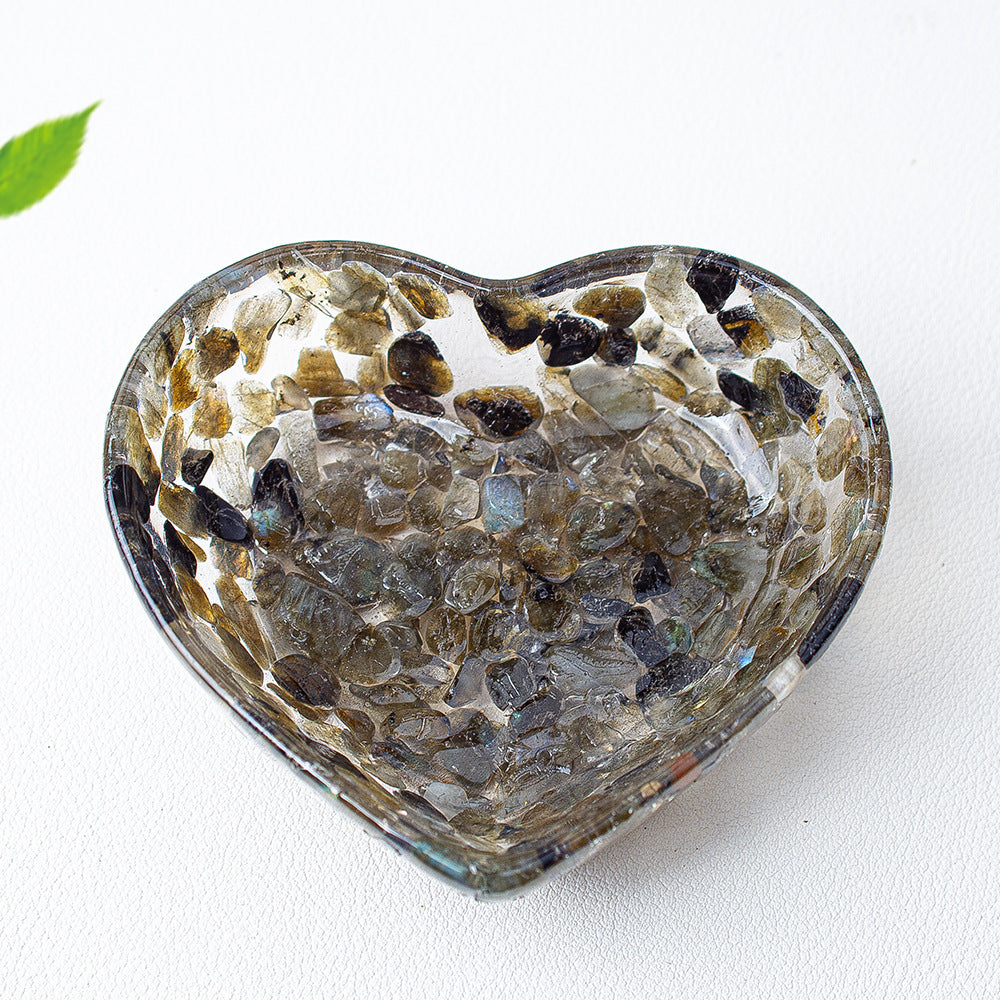 Modern Style Resin Heart Shape Ornaments For Christmas Home Decoration