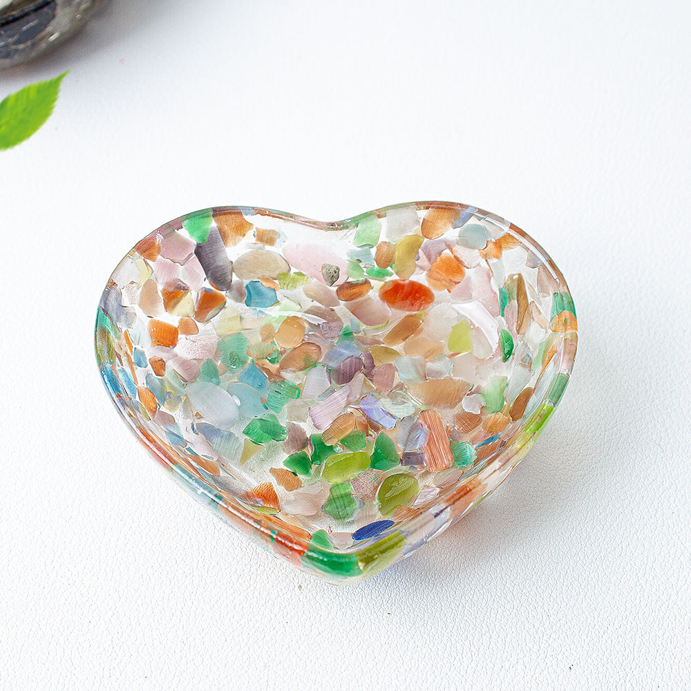 Modern Style Resin Heart Shape Ornaments For Christmas Home Decoration