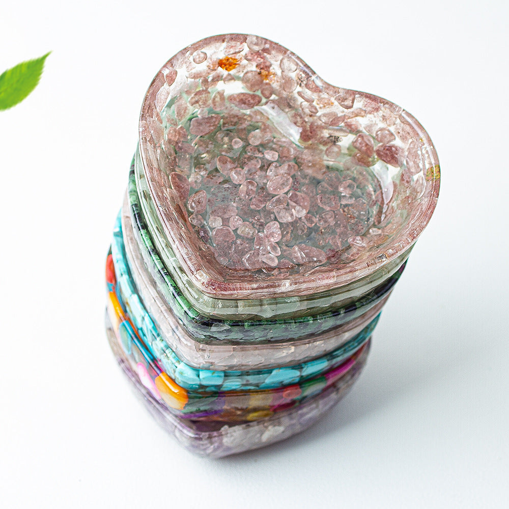 Modern Style Resin Heart Shape Ornaments For Christmas Home Decoration