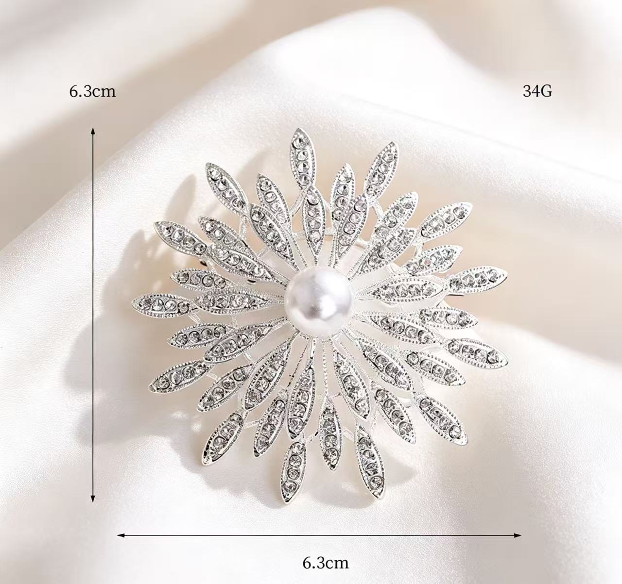 Gold Alloy Flower Pin With Artificial Pearl Inlay Featuring Electroplated Craftsmanship