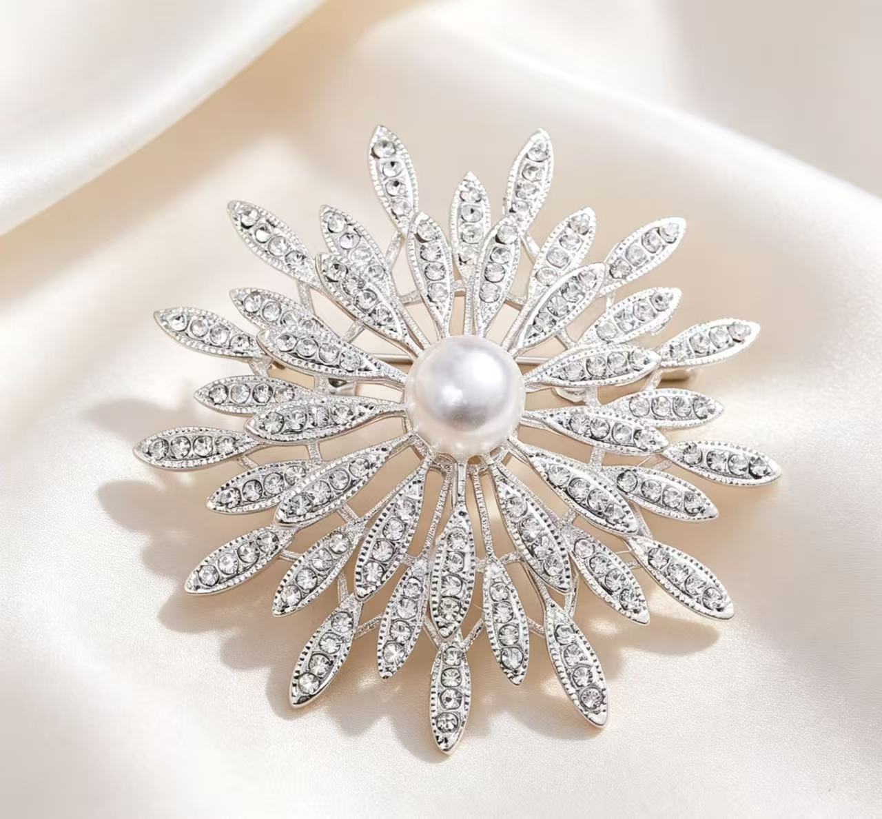 Gold Alloy Flower Pin With Artificial Pearl Inlay Featuring Electroplated Craftsmanship