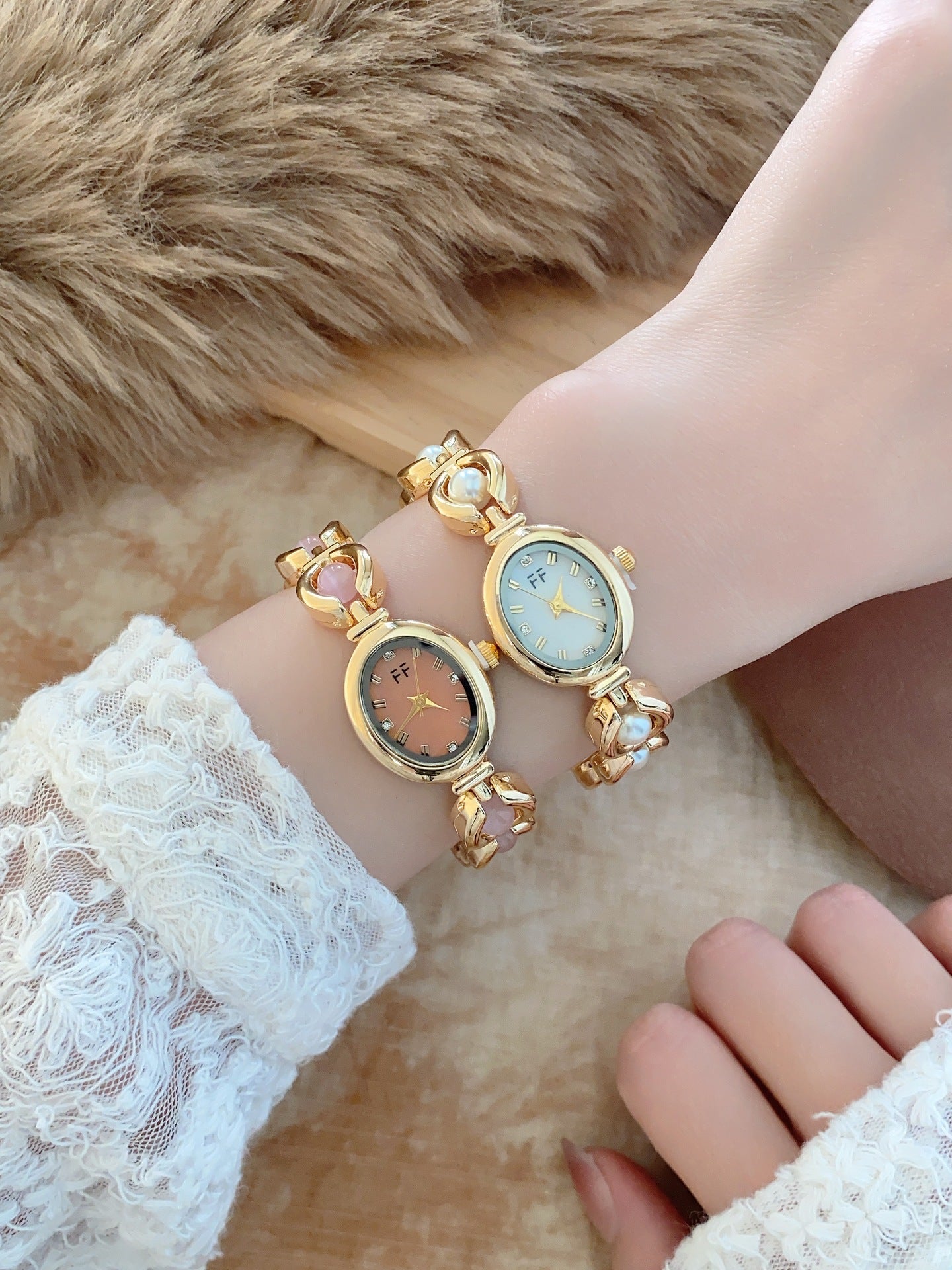 Women's Oval Dial Quartz Watch With Alloy Strap Featuring Ordinary Glass Mirror And Pointer Display
