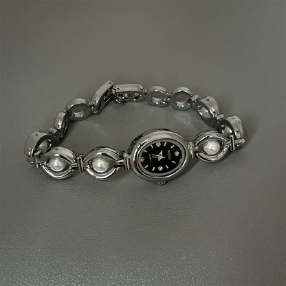 Women's Oval Quartz Watch With Alloy Strap And Jewelry Buckle Featuring Ordinary Glass Mirror