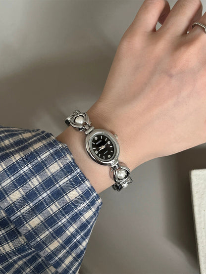 Women's Oval Quartz Watch With Alloy Strap And Jewelry Buckle Featuring Ordinary Glass Mirror