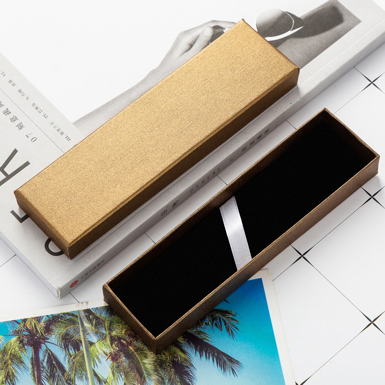 Christmas Pencil Case Made Of Paper, Perfect For Holiday Stationery Gifts