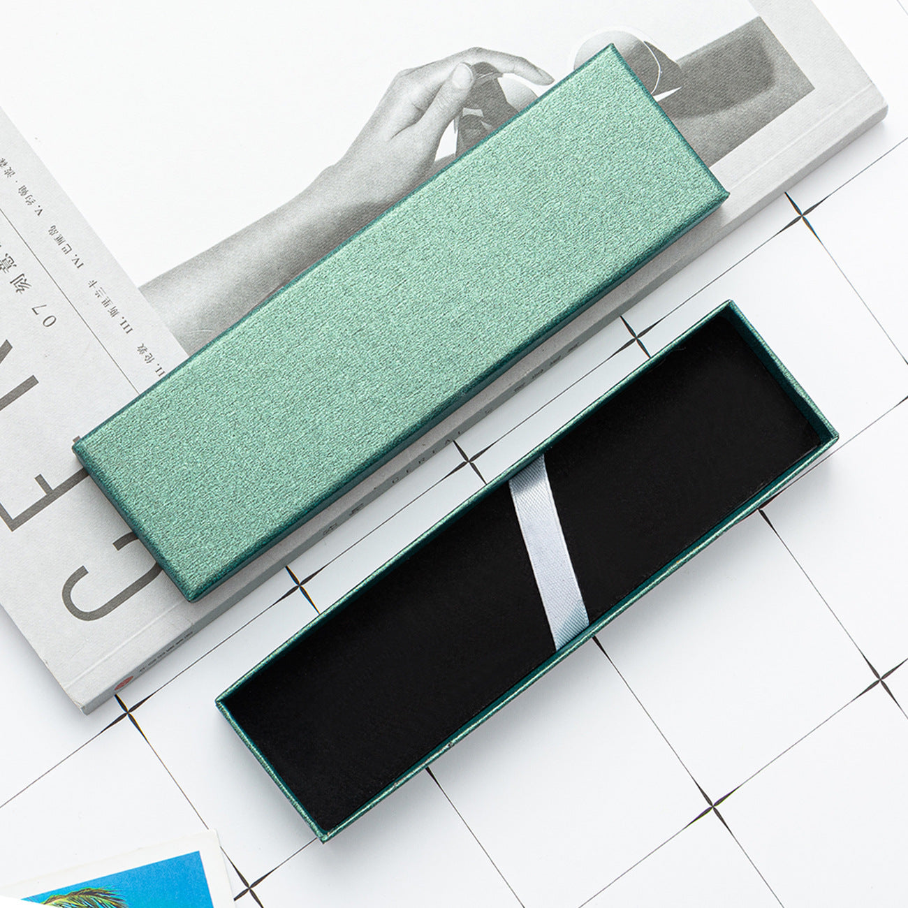 Christmas Pencil Case Made Of Paper, Perfect For Holiday Stationery Gifts