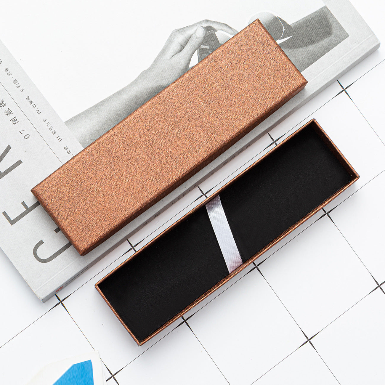 Christmas Pencil Case Made Of Paper, Perfect For Holiday Stationery Gifts