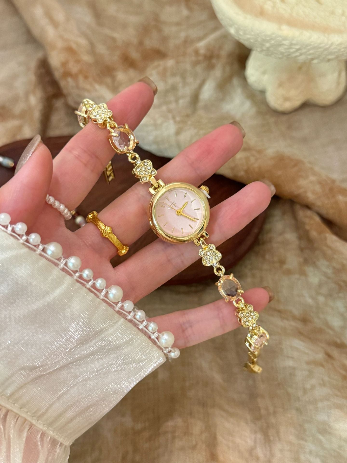 Women’s Quartz Watch With Alloy Strap, Round Dial Featuring Ordinary Glass Mirror And Pointer Display