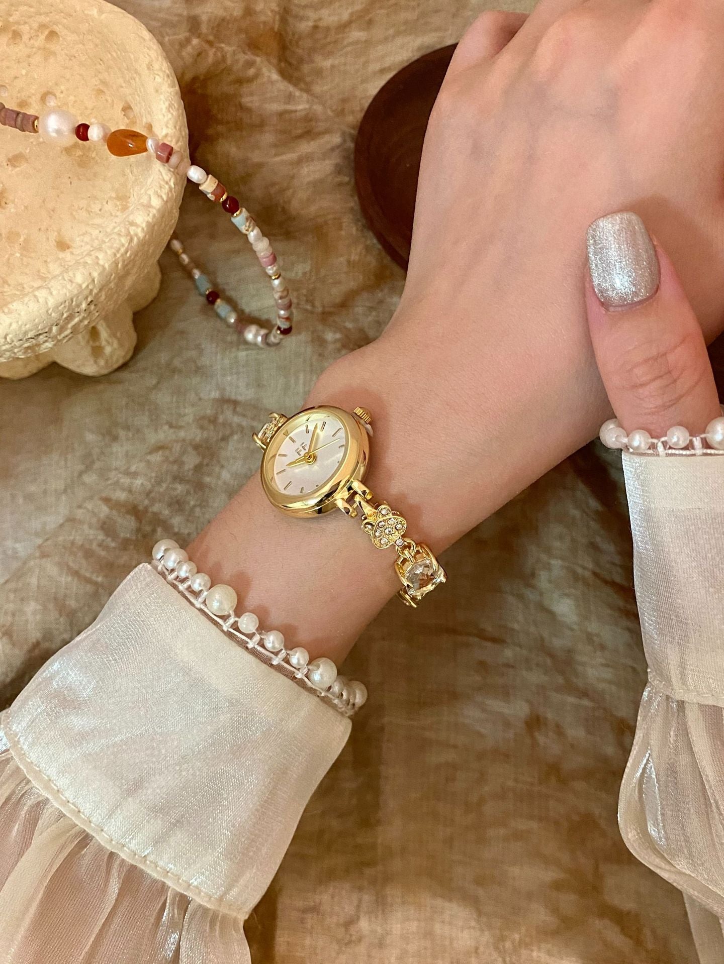 Women’s Quartz Watch With Alloy Strap, Round Dial Featuring Ordinary Glass Mirror And Pointer Display