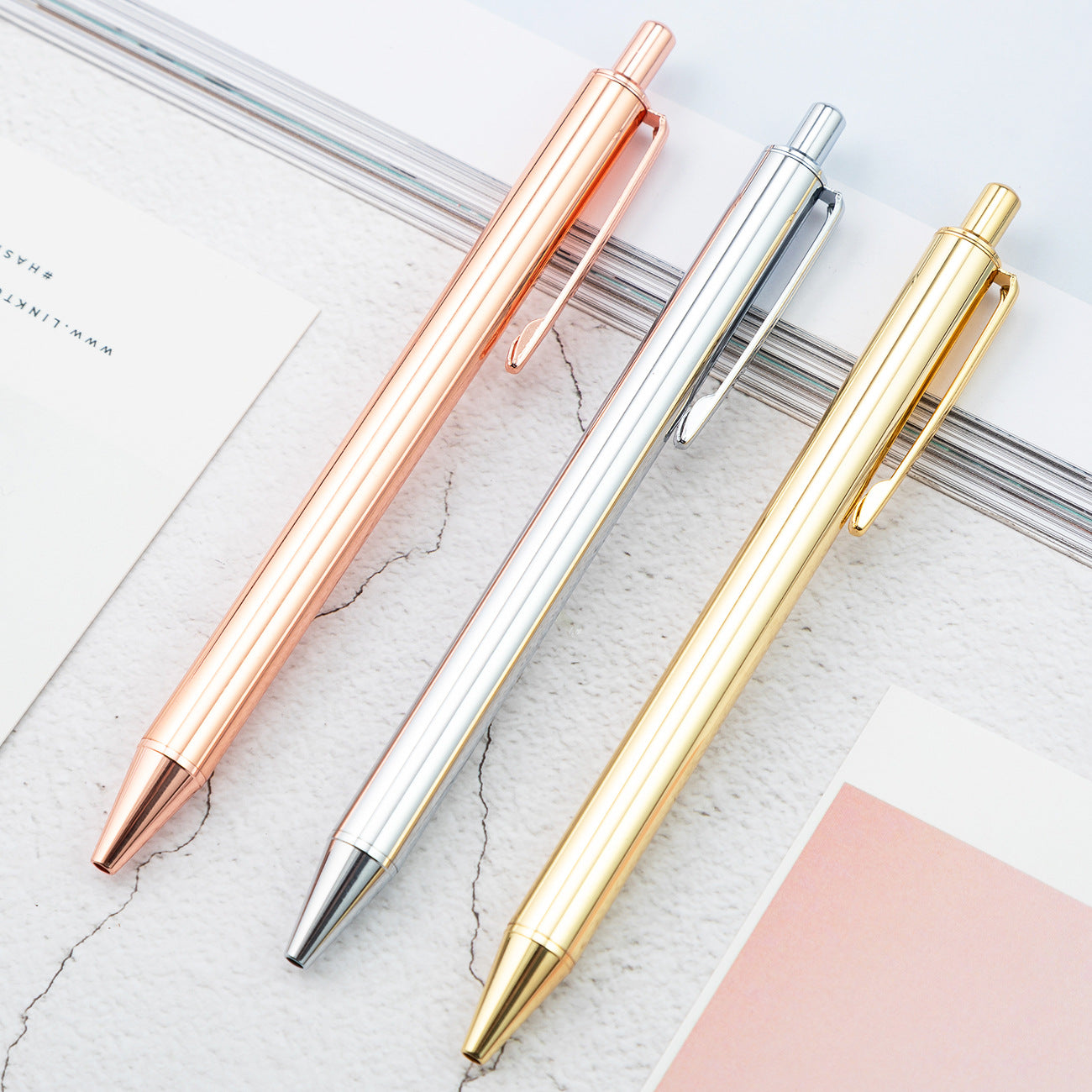 Ballpoint Pen 1 PCS Package Made Of Durable Alloy Material For Smooth Writing