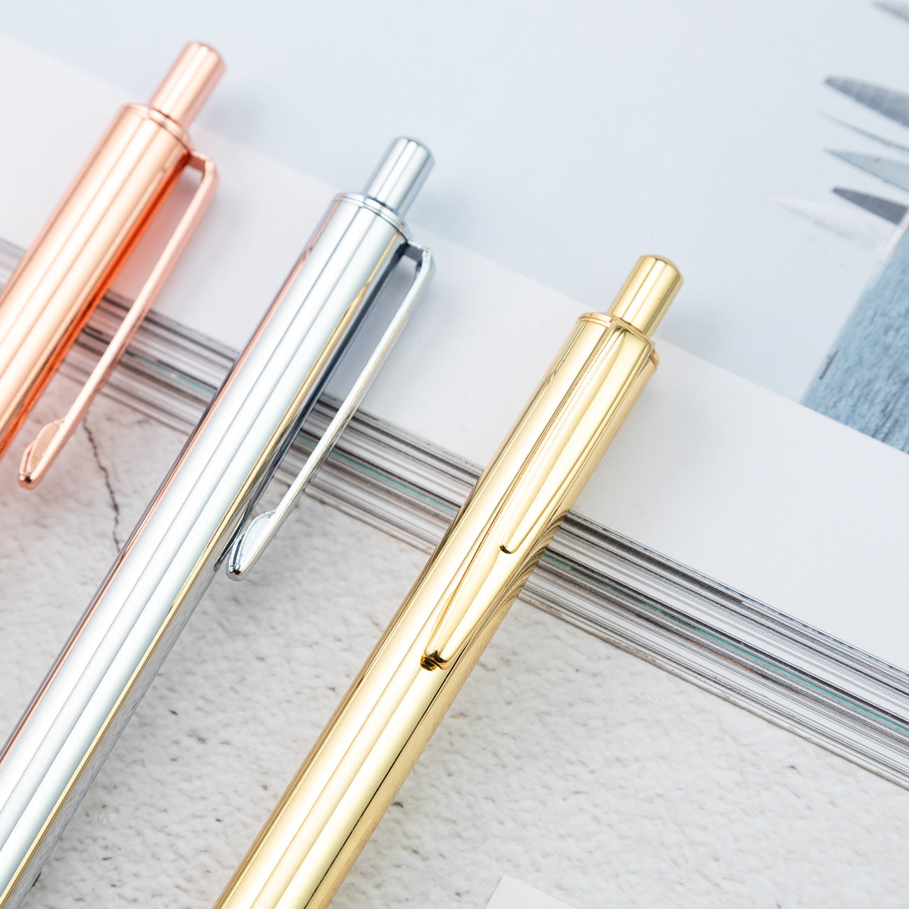 Ballpoint Pen 1 PCS Package Made Of Durable Alloy Material For Smooth Writing