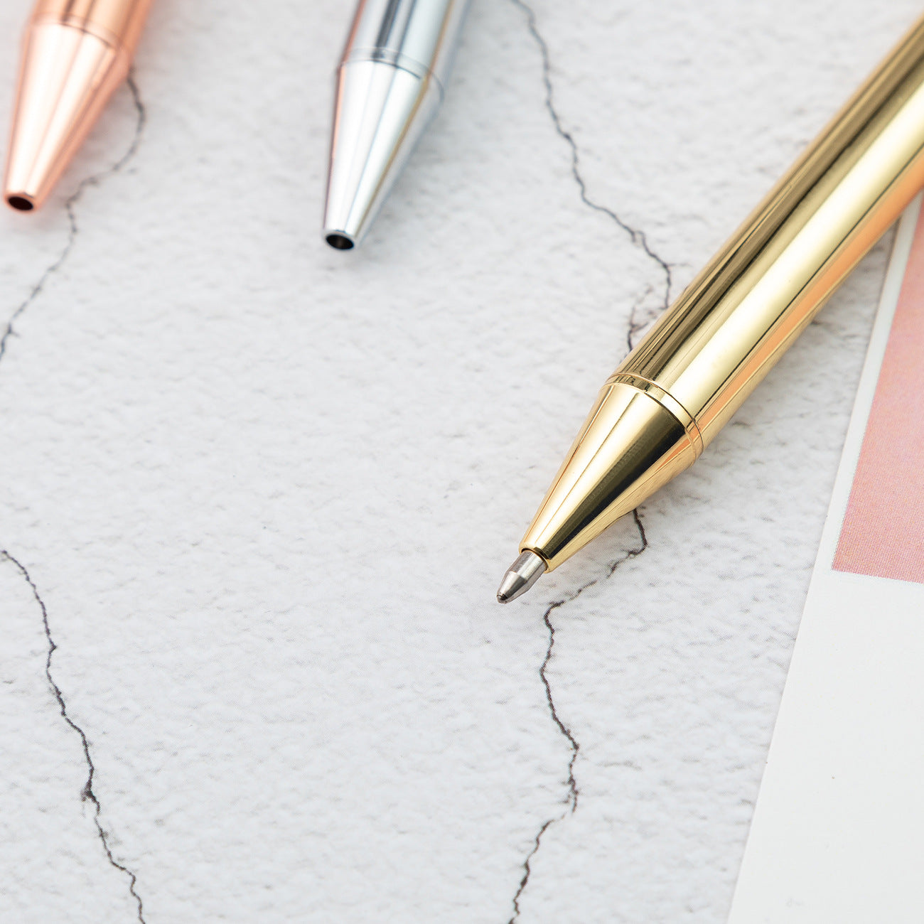 Ballpoint Pen 1 PCS Package Made Of Durable Alloy Material For Smooth Writing