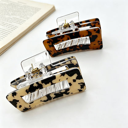Original Design Leopard Print Hair Claws For Women Made Of Durable PS Material With Acrylic Inlay
