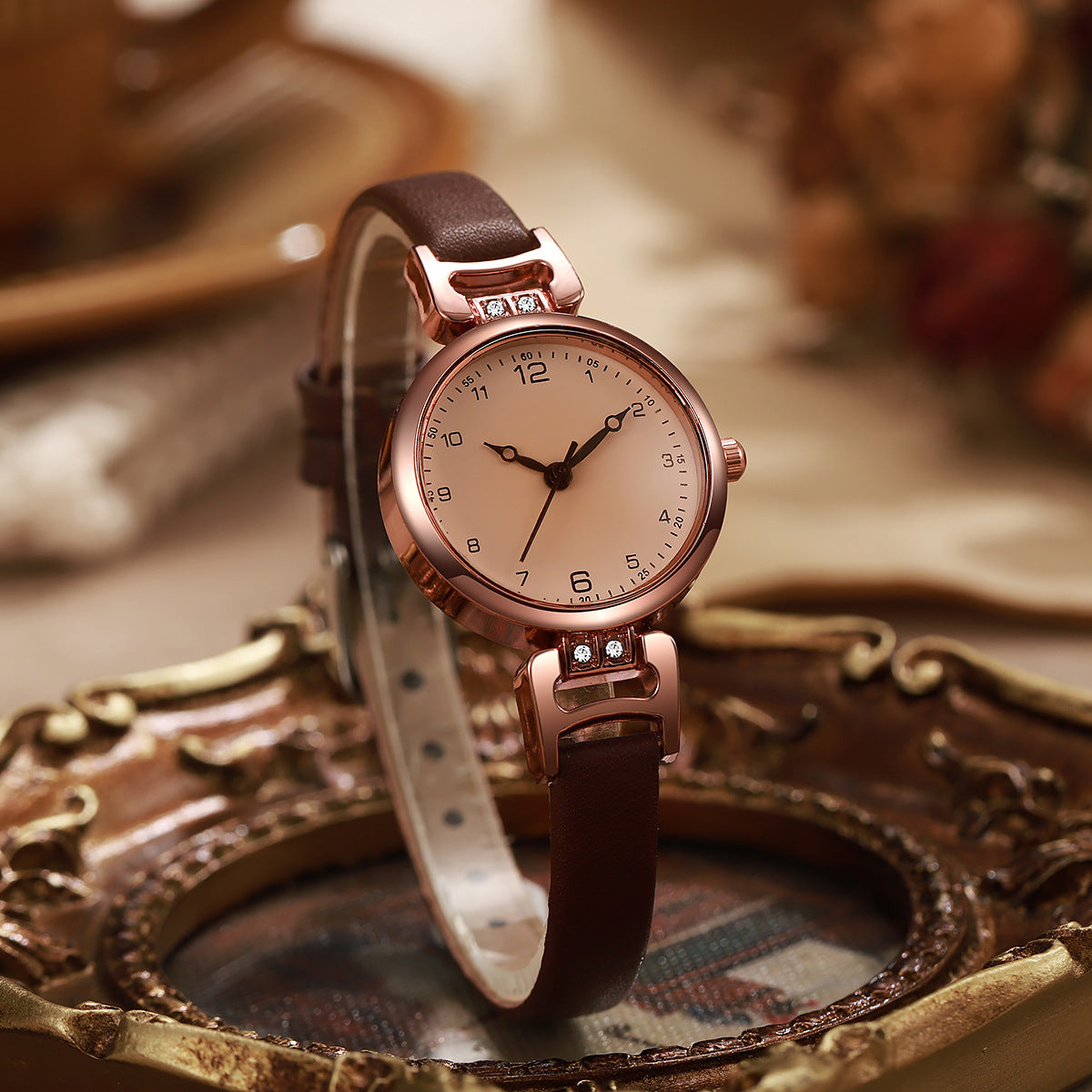 Women’s Quartz Watch With Round Dial, Imitation Leather Strap, Pin Buckle, And Ordinary Glass Mirror