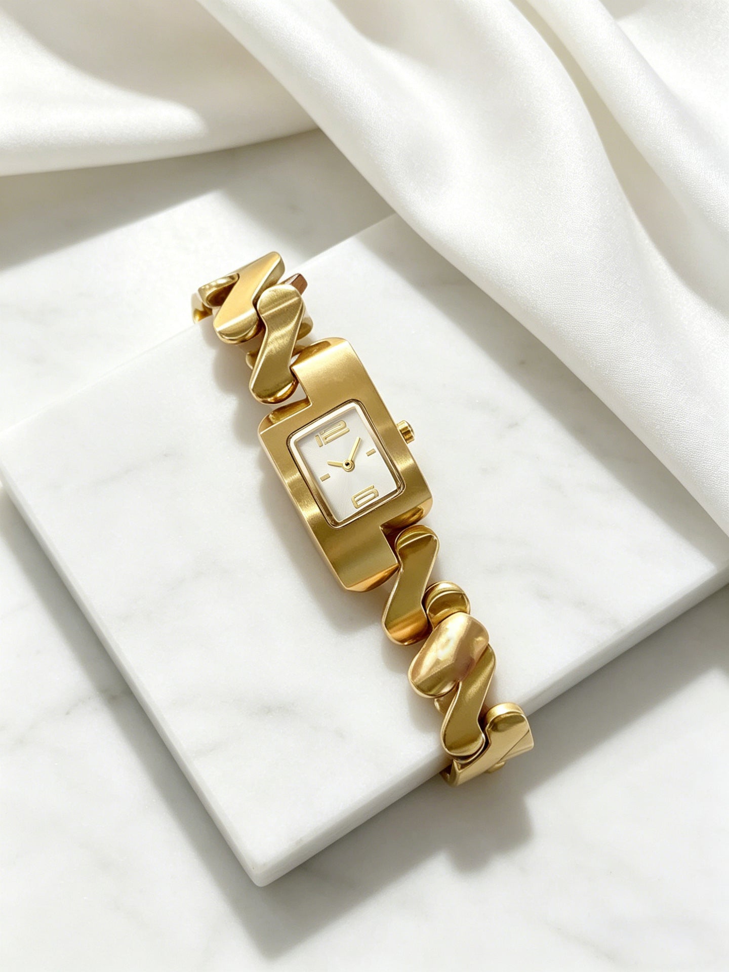 Women’s Quartz Watch With Square Dial, Stainless Steel Strap, Single Folding Buckle, And Ordinary Glass Mirror