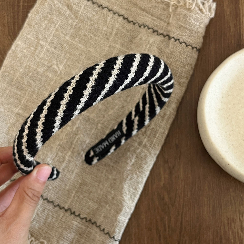 Stripe Hair Band For Women In Black & White, Made Of Wool Yarn, Perfect For Autumn
