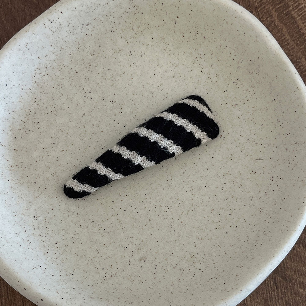 Stripe Hair Band For Women In Black & White, Made Of Wool Yarn, Perfect For Autumn