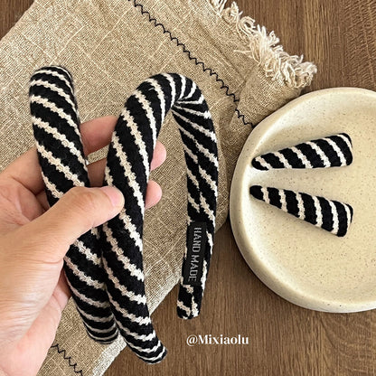 Stripe Hair Band For Women In Black & White, Made Of Wool Yarn, Perfect For Autumn