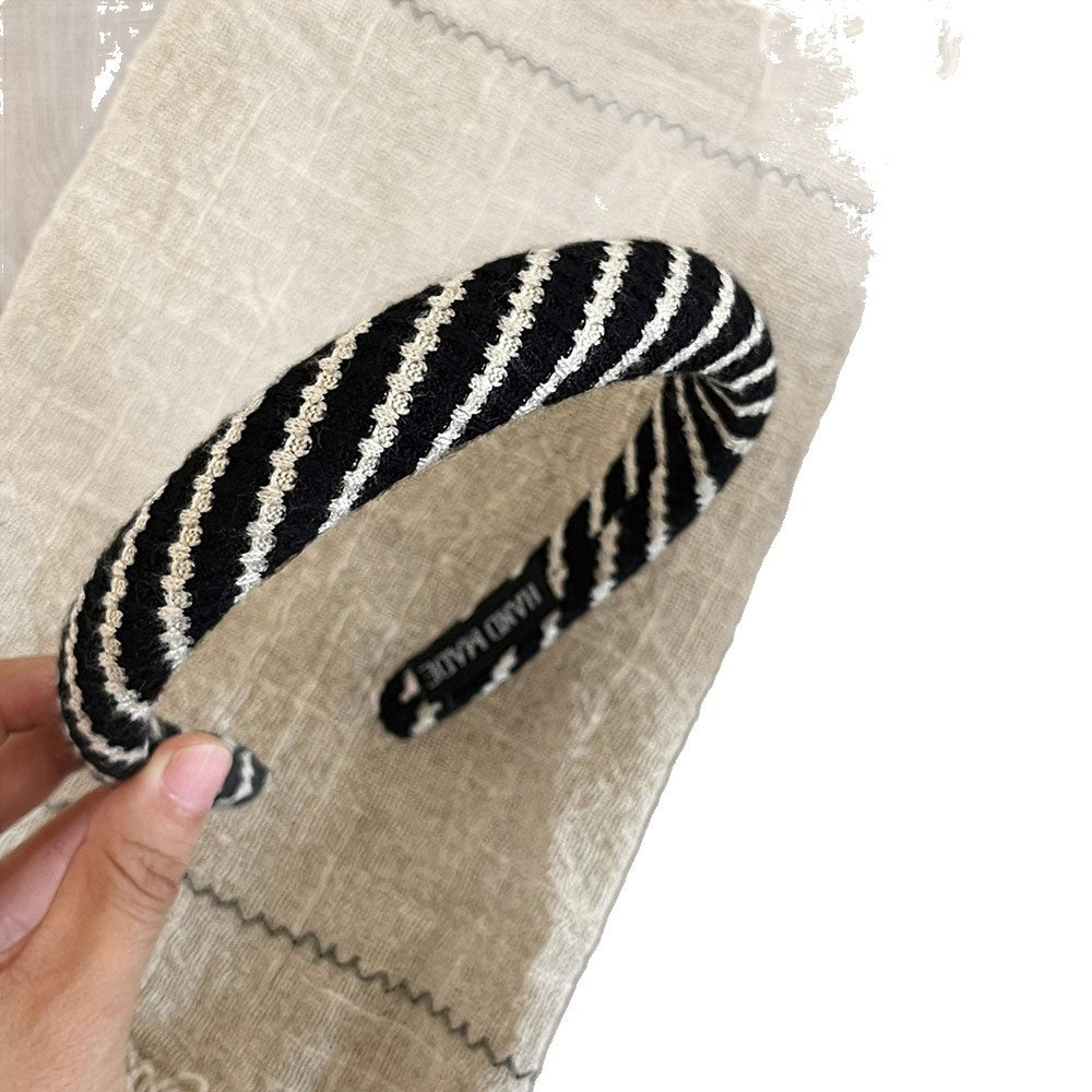 Stripe Hair Band For Women In Black & White, Made Of Wool Yarn, Perfect For Autumn
