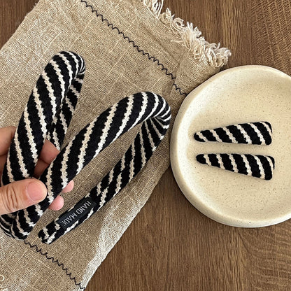 Stripe Hair Band For Women In Black & White, Made Of Wool Yarn, Perfect For Autumn