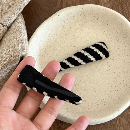 Stripe Hair Band For Women In Black & White, Made Of Wool Yarn, Perfect For Autumn