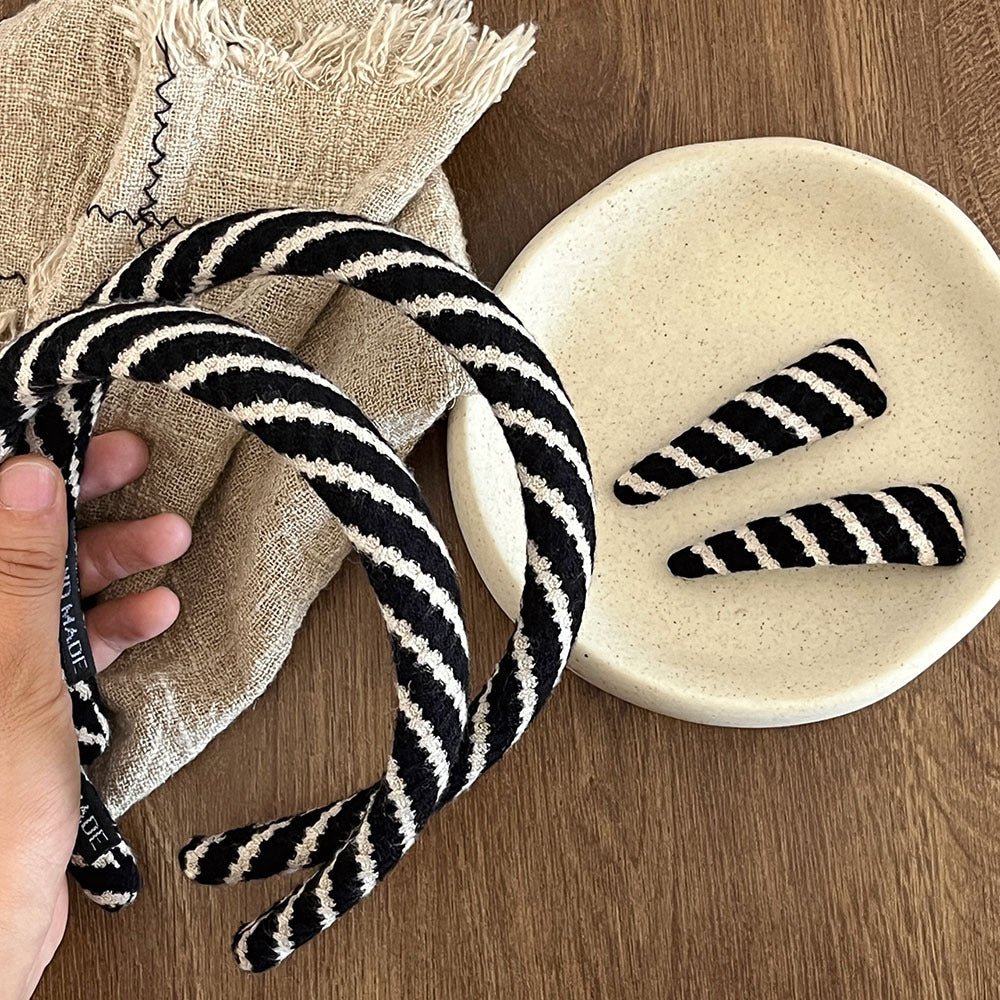 Stripe Hair Band For Women In Black & White, Made Of Wool Yarn, Perfect For Autumn