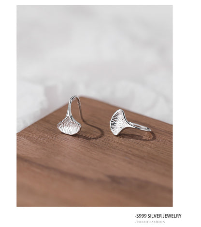 Sweet Leaves Ear Hook For Women In Silver Featuring S999 Silver Material For MAMA Festival
