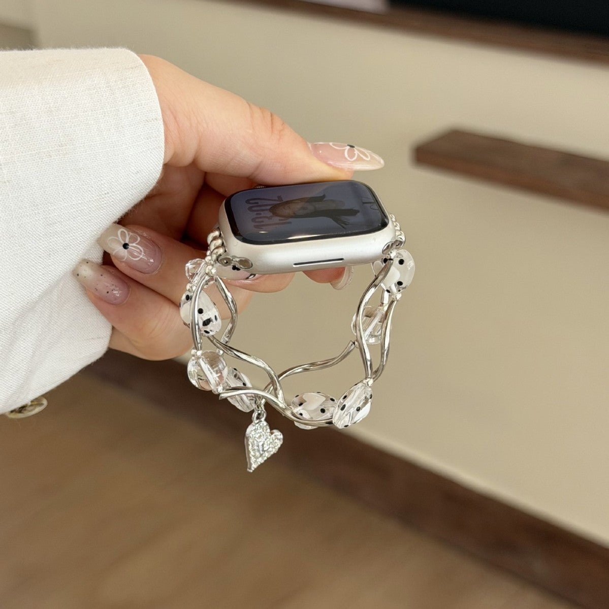 Cute Apple Watch Strap With Artificial Pearl Material Featuring Polka Dot Pattern
