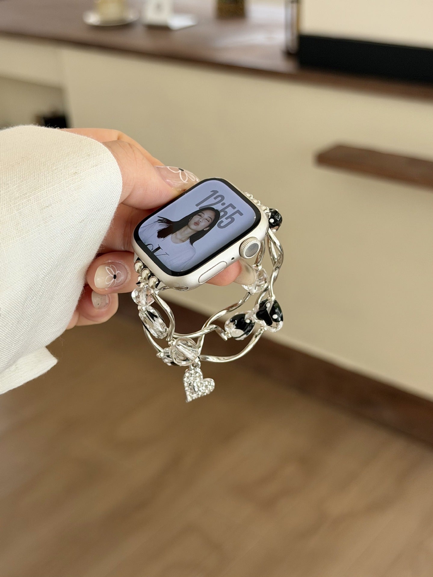 Cute Apple Watch Strap With Artificial Pearl Material Featuring Polka Dot Pattern