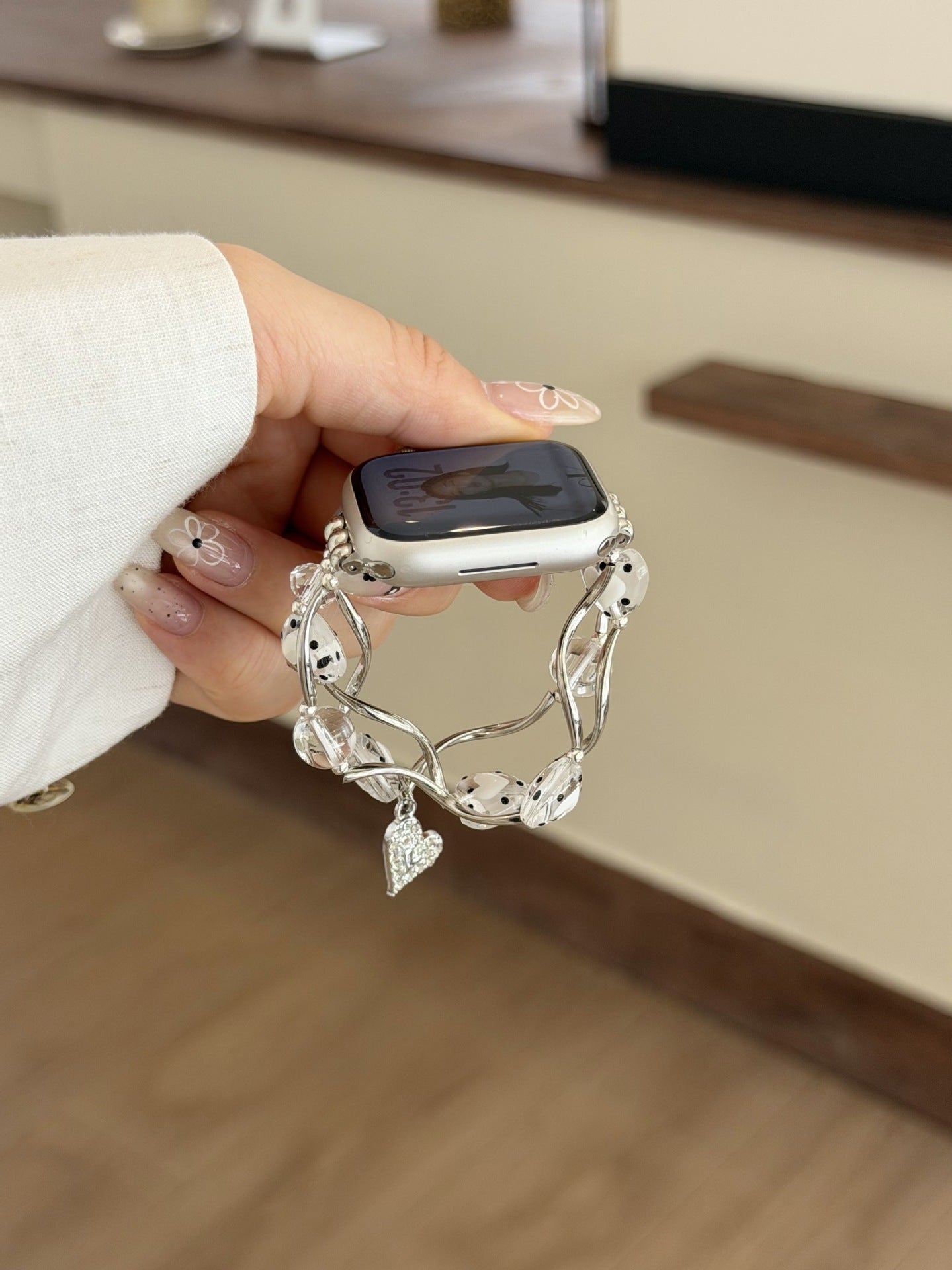 Cute Apple Watch Strap With Artificial Pearl Material Featuring Polka Dot Pattern