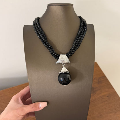 Dyed Black Pearl Pendant Necklace For Women Featuring Alloy Pendant Material